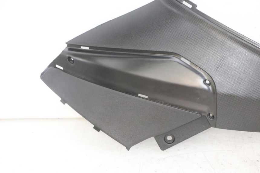 photo de TAPA BAJO ASIENTO IZQUIERDA PIAGGIO NRG POWER PUREJET 50 (2018 - 2021) - Recambio usado revisado