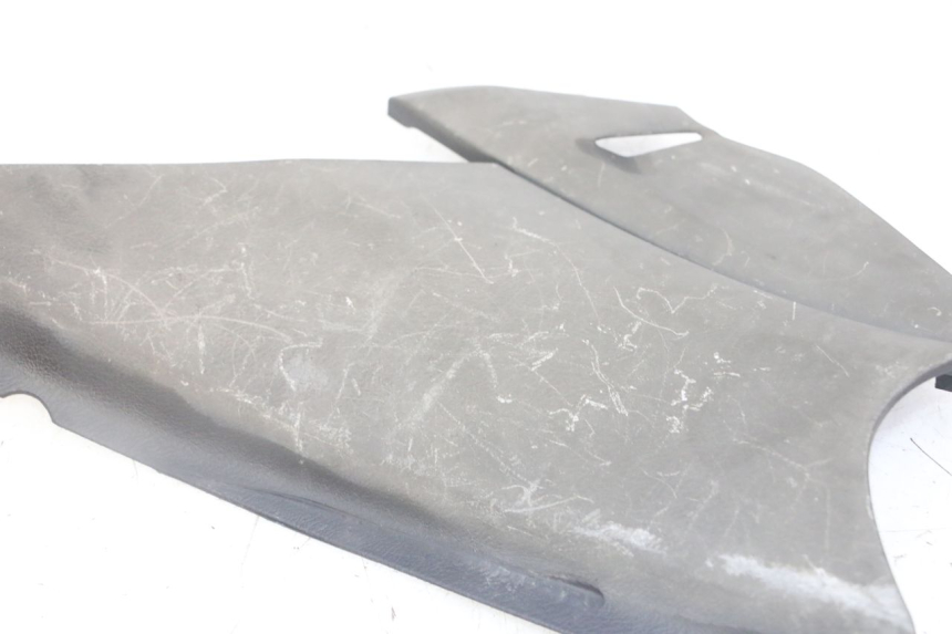 photo de TAPA BAJO ASIENTO IZQUIERDA HONDA NTV DEAUVILLE ABS 700 (2007 - 2016) - Otra perspectiva