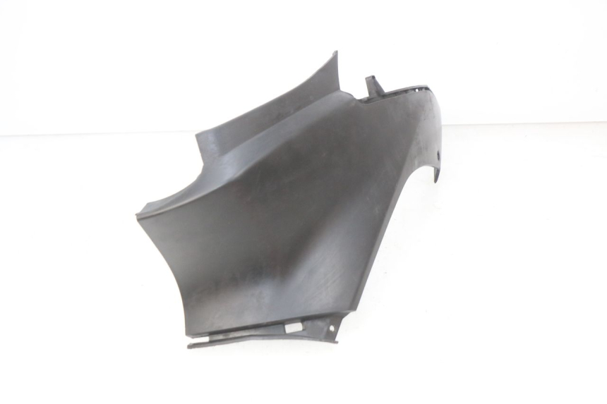 photo de TAPA DEBAJO DEL ASIENTO IZQUIERDO MBK OVETTO 2T 50 (2007 - 2017) - Primer plano técnico