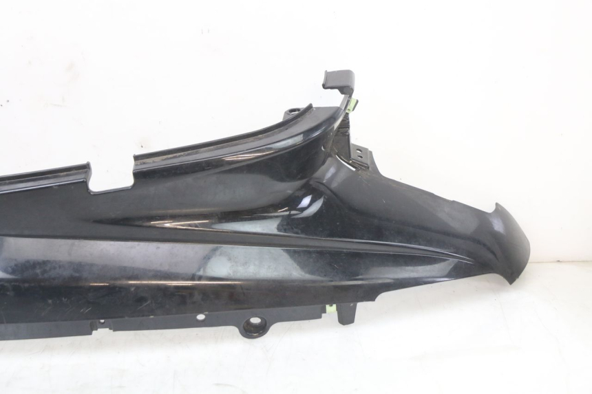 photo de TAPA DEBAJO DEL ASIENTO IZQUIERDO PEUGEOT DJANGO 125 (2014 - 2017) - Otra perspectiva