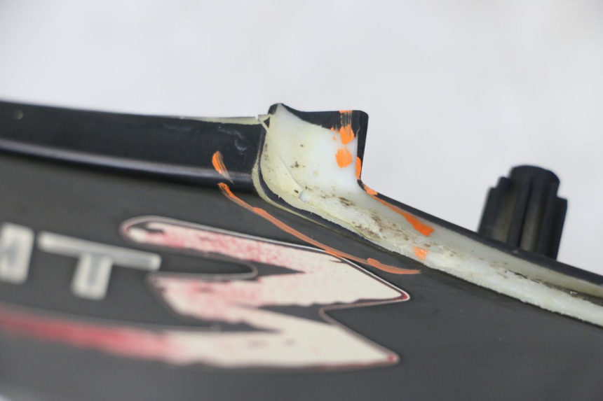 photo de TAPA BAJO ASIENTO IZQUIERDA PEUGEOT SPEEDFIGHT 3 LC 2T 50 (2009 - 2015) - Recambio usado revisado