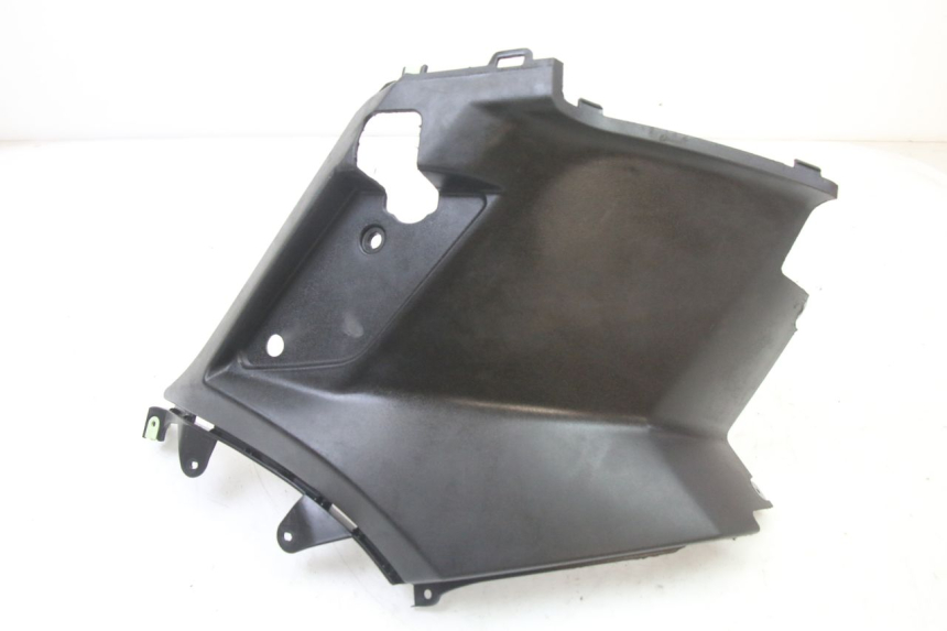 photo de TAPA BAJO ASIENTO IZQUIERDA PEUGEOT STREETZONE I 2T 50 (2018 - 2020) - Detalle de la pieza