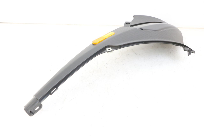 photo de TAPA BAJO ASIENTO IZQUIERDA PIAGGIO NRG POWER PUREJET 50 (2018 - 2021) - Primer plano técnico