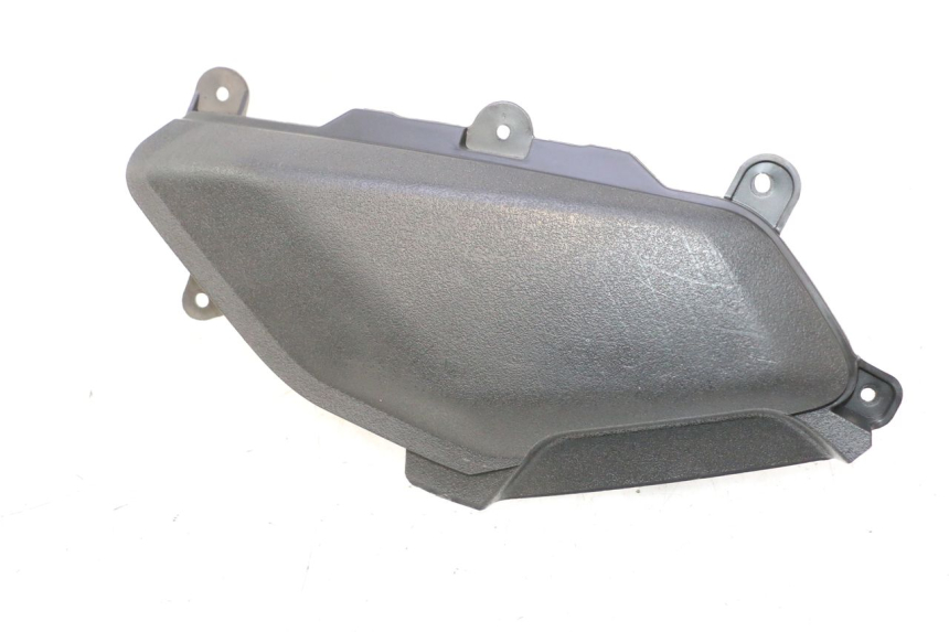 photo de TAPA BAJO ASIENTO IZQUIERDA JM MOTORS R-MAX TECH 50 (2024 - 2026) - Vista principal