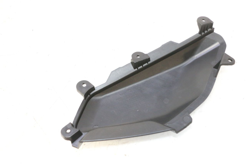 photo de TAPA BAJO ASIENTO IZQUIERDA JM MOTORS R-MAX TECH 50 (2024 - 2026) - Detalle de la pieza