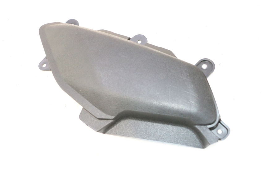 photo de TAPA BAJO ASIENTO IZQUIERDA JM MOTORS R-MAX TECH 50 (2024 - 2026) - Otra perspectiva