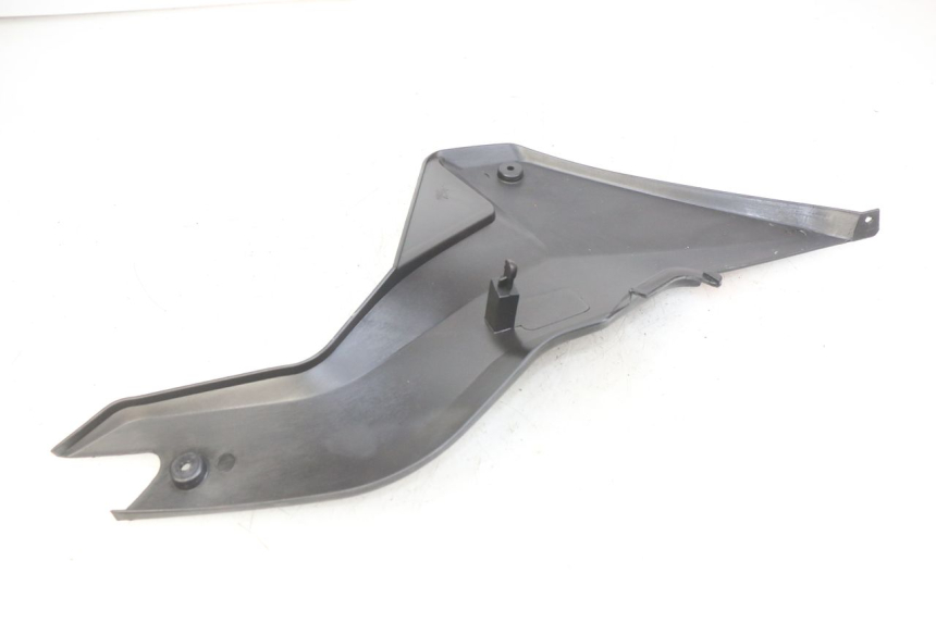 photo de TAPA DEBAJO DEL ASIENTO IZQUIERDO YAMASAKI RAPTOR 50 (2013 - 2018) - Primer plano técnico