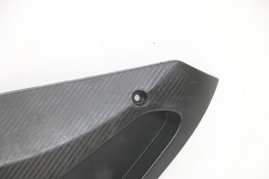photo de TAPA BAJO ASIENTO IZQUIERDA GILERA RUNNER SL 50 (2006 - 2009) - Estado de la superficie y material