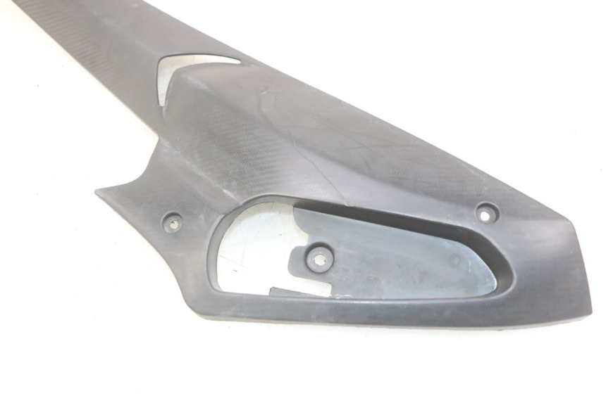 photo de TAPA DEBAJO DEL ASIENTO IZQUIERDO GILERA RUNNER SP 50 (2009 - 2017) - Vista general del producto