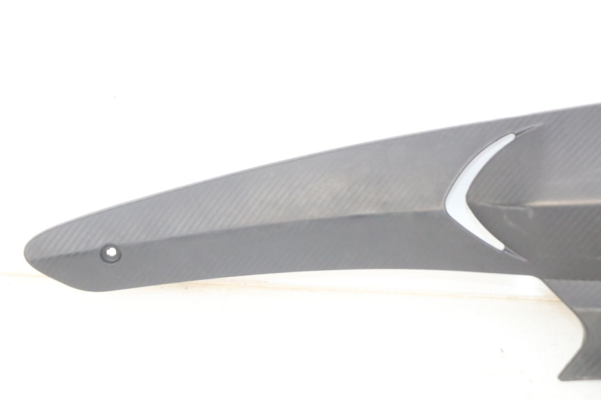 photo de TAPA DEBAJO DEL ASIENTO IZQUIERDO GILERA RUNNER SP 50 (2009 - 2017) - Primer plano técnico