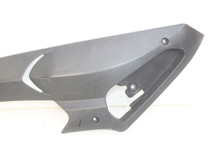 photo de TAPA DEBAJO DEL ASIENTO IZQUIERDO GILERA RUNNER SP 50 (2009 - 2017) - Vista general del producto