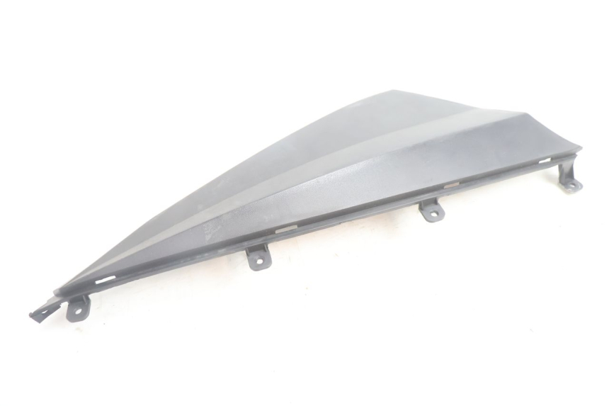 photo de TAPA DEBAJO DEL ASIENTO IZQUIERDO KEEWAY RY6 2T 50 (2011 - 2019) - Detalle de la pieza