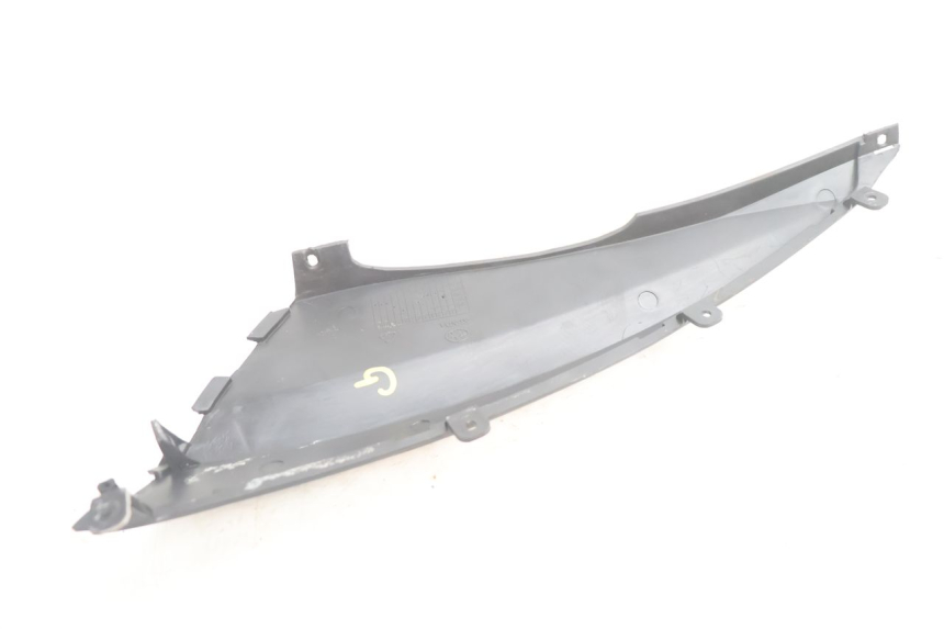 photo de TAPA DEBAJO DEL ASIENTO IZQUIERDO KEEWAY RY6 2T 50 (2011 - 2019) - Otra perspectiva