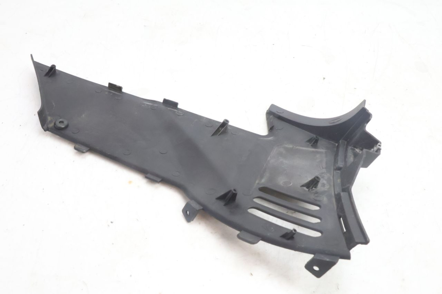 photo de TAPA BAJO ASIENTO IZQUIERDA DAELIM S2 125 (2006 - 2007) - Vista general del producto
