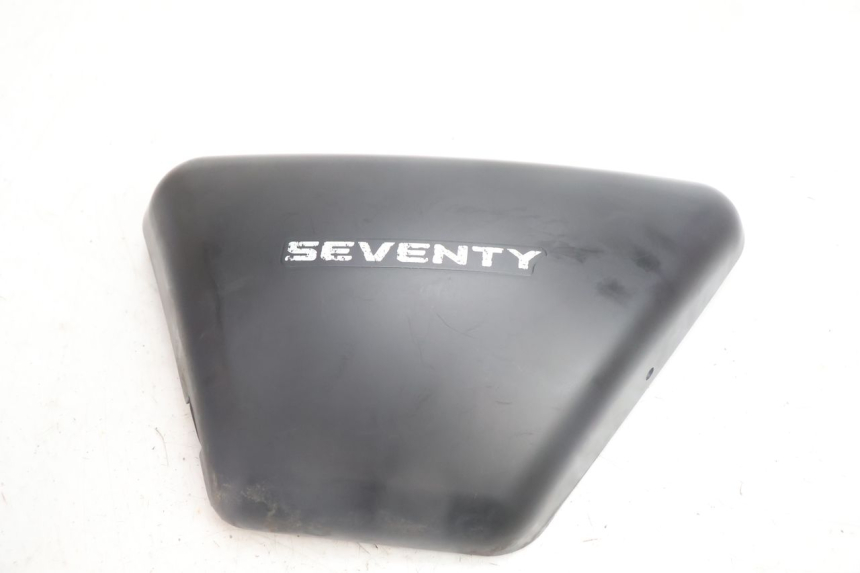 photo de TAPA BAJO ASIENTO IZQUIERDA MASH SEVENTY FIVE 125 (2013 - 2021) - Vista principal