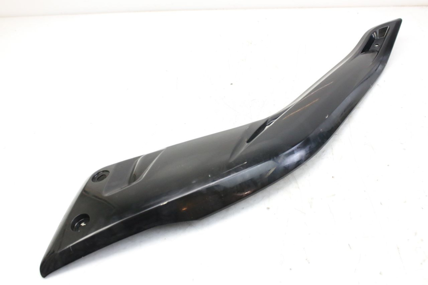 photo de TAPA DEBAJO DEL ASIENTO IZQUIERDO MBK SKYCRUISER 125 (2010 - 2013) - Detalle de la pieza