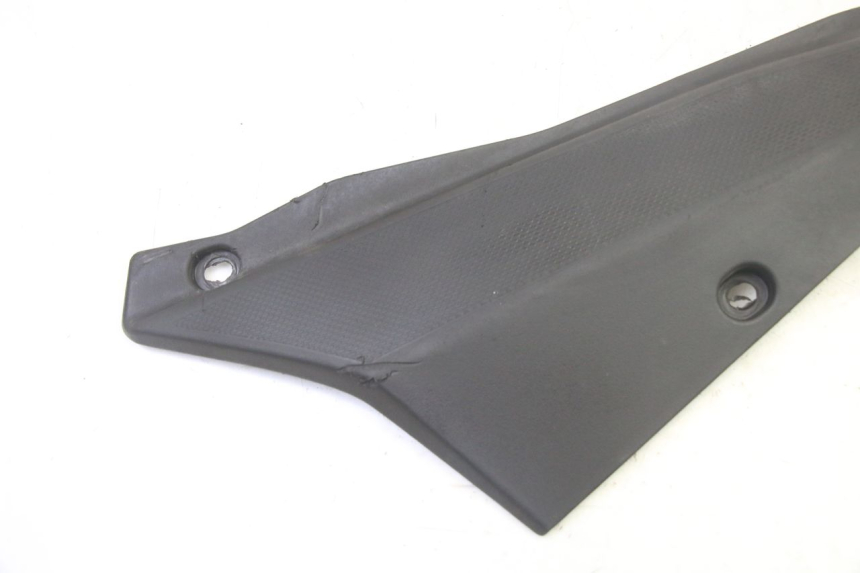 photo de TAPA BAJO ASIENTO IZQUIERDA GILERA SMT SUPERMOTARD 50 (2009 - 2017) - Detalle de la pieza