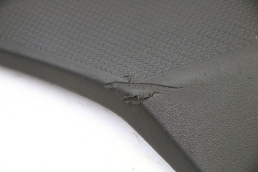 photo de TAPA BAJO ASIENTO IZQUIERDA GILERA SMT SUPERMOTARD 50 (2009 - 2017) - Otra perspectiva