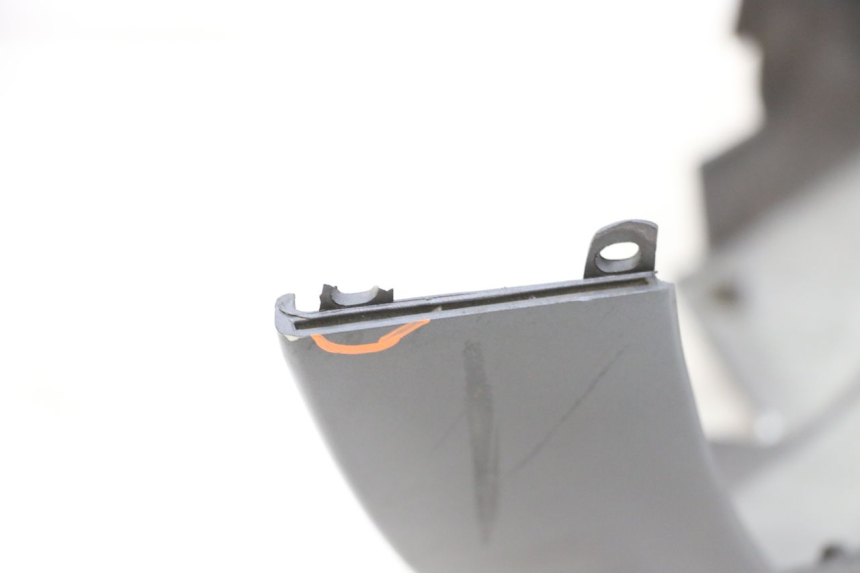 photo de TAPA BAJO ASIENTO IZQUIERDA PEUGEOT SPEEDFIGHT 4 2T 50 (2015 - 2019) - Primer plano técnico