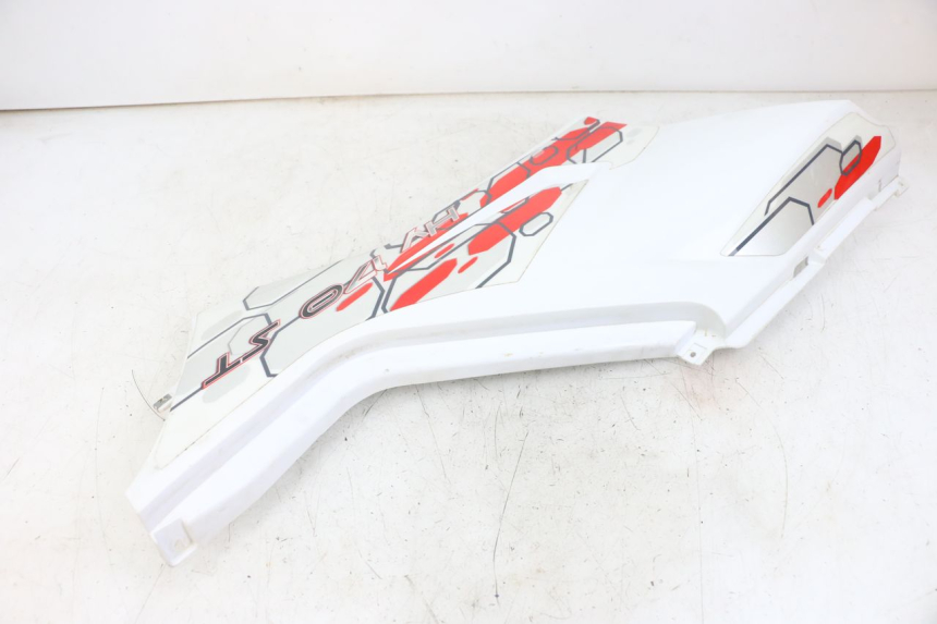 photo de TAPA DEBAJO DEL ASIENTO IZQUIERDO HYTRACK ST 170 (2020 - 2024) - Primer plano técnico