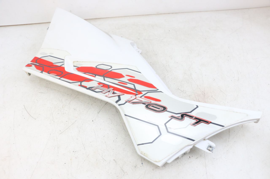 photo de TAPA DEBAJO DEL ASIENTO IZQUIERDO HYTRACK ST 170 (2020 - 2024) - Vista general del producto