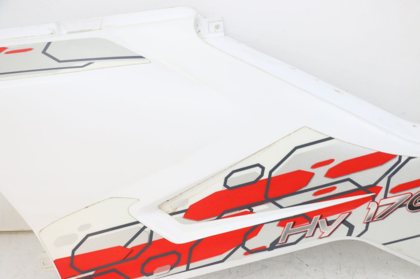 photo de TAPA DEBAJO DEL ASIENTO IZQUIERDO HYTRACK ST 170 (2020 - 2024) - Estado de la superficie y material