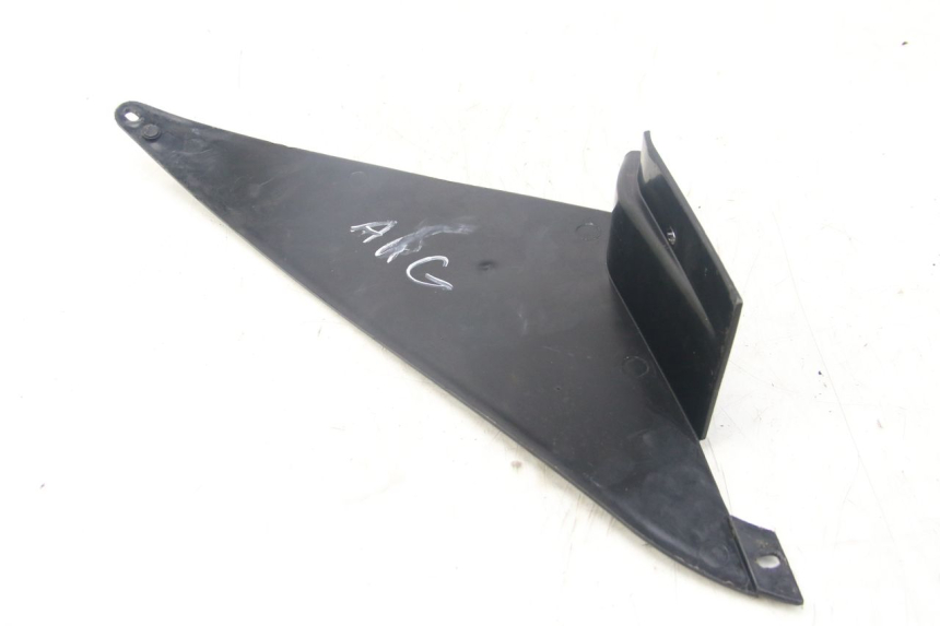 photo de TAPA DEBAJO DEL ASIENTO IZQUIERDO JAWA STELLA BABETTA 134 50 - Detalle de la pieza