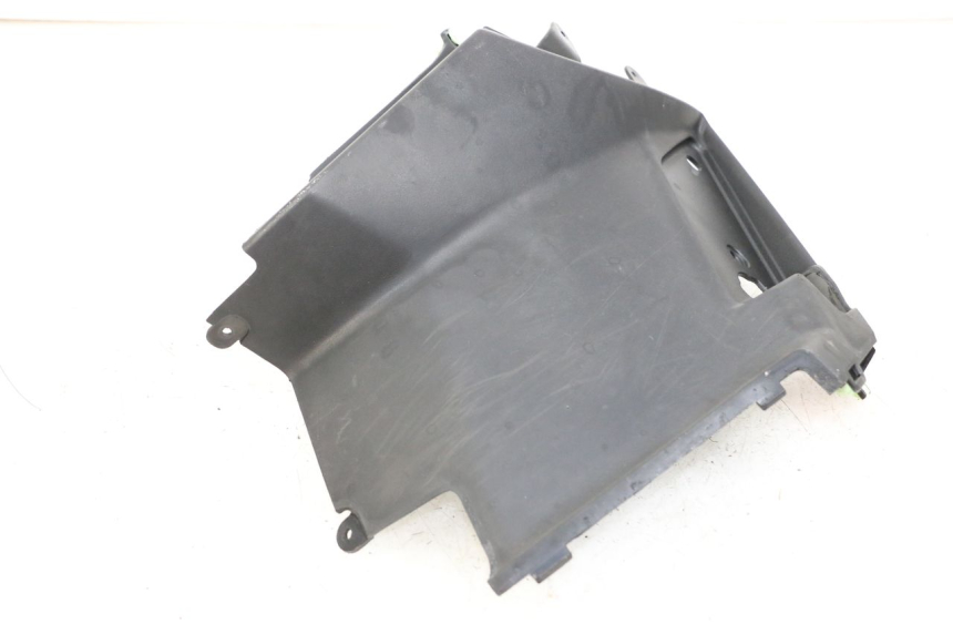 photo de TAPA BAJO ASIENTO IZQUIERDA PEUGEOT STREETZONE 2T 50 (2014 - 2019) - Primer plano técnico