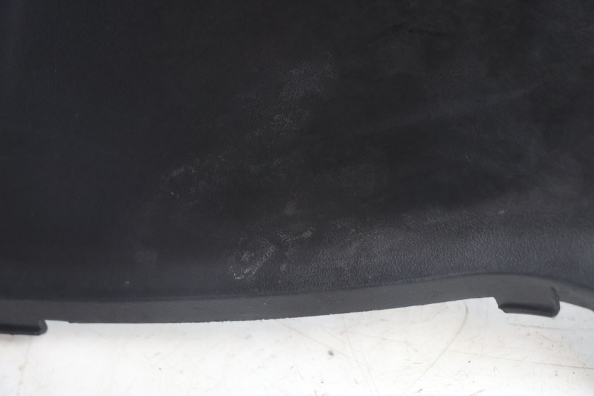 photo de TAPA BAJO ASIENTO IZQUIERDA PEUGEOT STREETZONE NAKED 2T 50 (2014 - 2018) - Zoom estado de uso