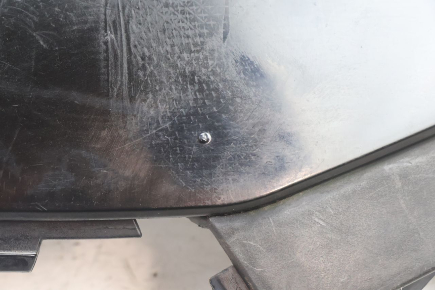photo de TAPA BAJO ASIENTO IZQUIERDA KYMCO SUPER 8 2T 50 (2007 - 2013) - Zoom estado de uso