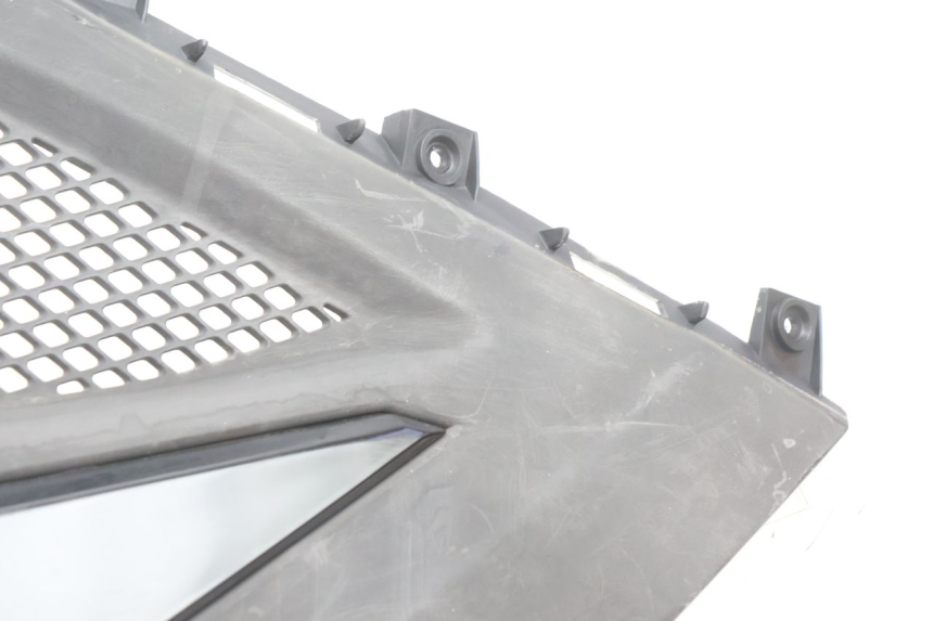 photo de TAPA BAJO ASIENTO IZQUIERDA KYMCO SUPER 8 2T 50 (2007 - 2013) - Primer plano técnico