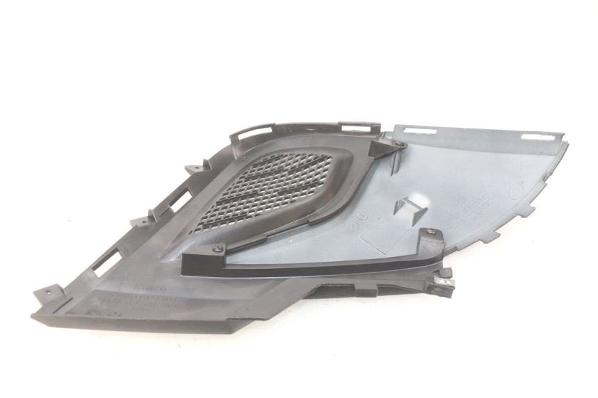 photo de TAPA BAJO ASIENTO IZQUIERDA KYMCO SUPER 8 4T 50 (2018 - 2020) - Otra perspectiva