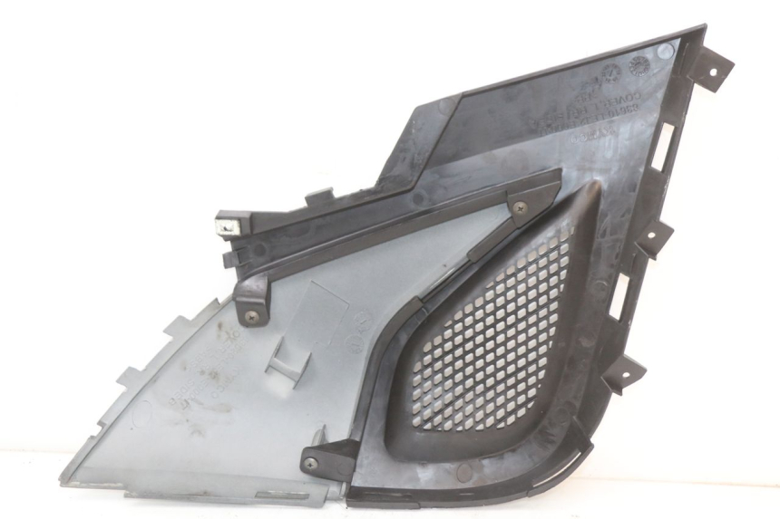 photo de TAPA BAJO ASIENTO IZQUIERDA KYMCO SUPER 8 4T 50 (2021 - 2024) - Detalle de la pieza