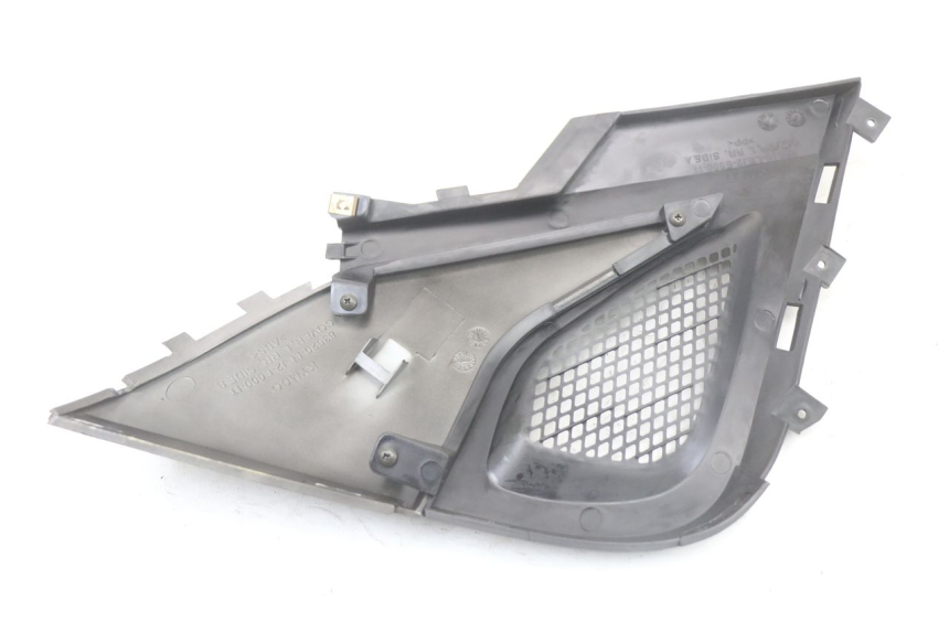 photo de TAPA BAJO ASIENTO IZQUIERDA KYMCO SUPER 8 125 (2008 - 2015) - Primer plano técnico