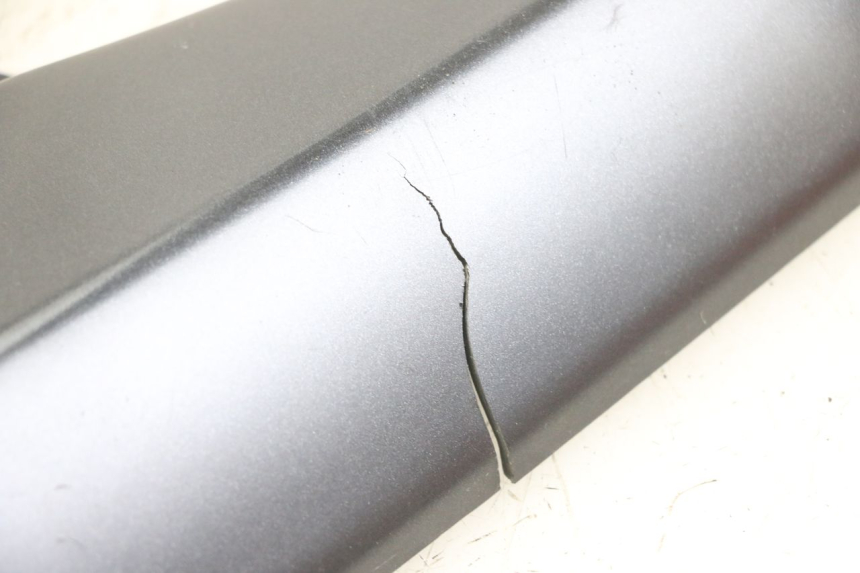 photo de TAPA BAJO ASIENTO IZQUIERDA SUZUKI GSX F GSXF 650 (2007 - 2015) - Detalle de la pieza