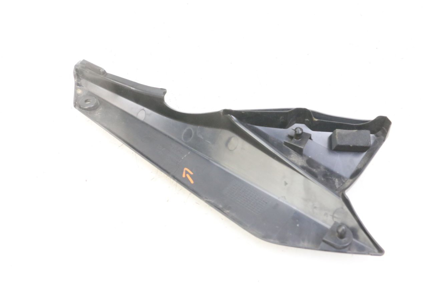 photo de TAPA BAJO ASIENTO IZQUIERDA SUZUKI GSX F GSXF 650 (2007 - 2015) - Primer plano técnico