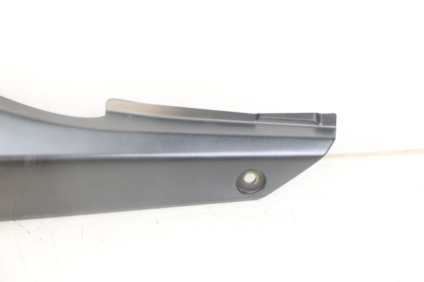 photo de TAPA BAJO ASIENTO IZQUIERDA SUZUKI GSX F GSXF 650 (2007 - 2015) - Detalles de los puntos de fijación