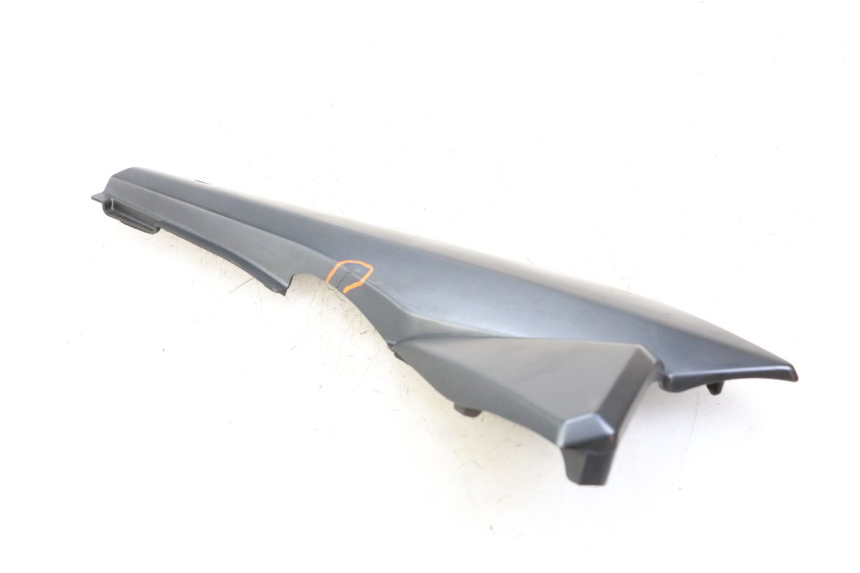 photo de TAPA BAJO ASIENTO IZQUIERDA SUZUKI GSX F GSXF 650 (2007 - 2015) - Primer plano técnico