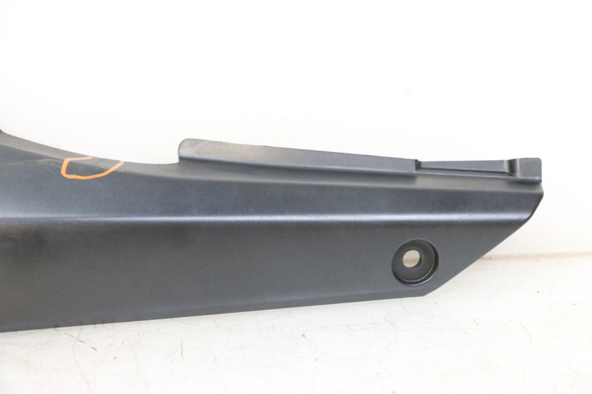 photo de TAPA BAJO ASIENTO IZQUIERDA SUZUKI GSX F GSXF 650 (2007 - 2015) - Detalles de los puntos de fijación