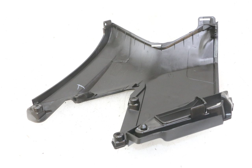 photo de TAPA DEBAJO DEL ASIENTO IZQUIERDO APRILIA SXR 50 (2021 - 2023) - Zoom estado de uso