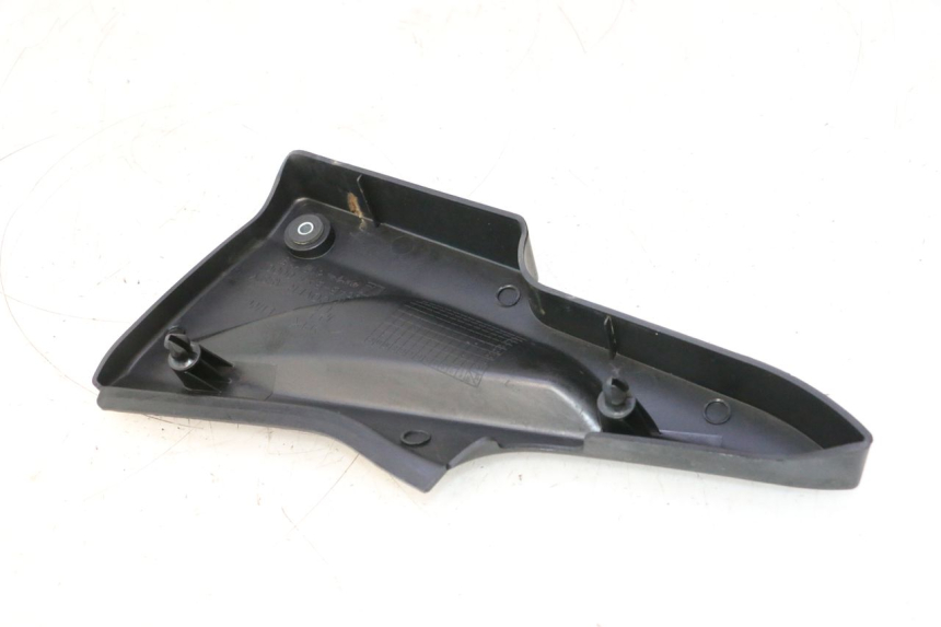photo de TAPA BAJO ASIENTO IZQUIERDA DAELIM VJ ROADWIN 125 (2004 - 2007) - Vista general del producto