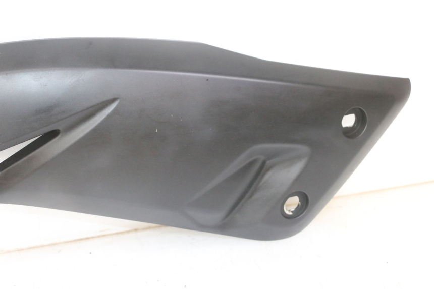photo de TAPA DEBAJO DEL ASIENTO IZQUIERDO YAMAHA X-MAX XMAX 125 (2010 - 2013) - Características distintivas