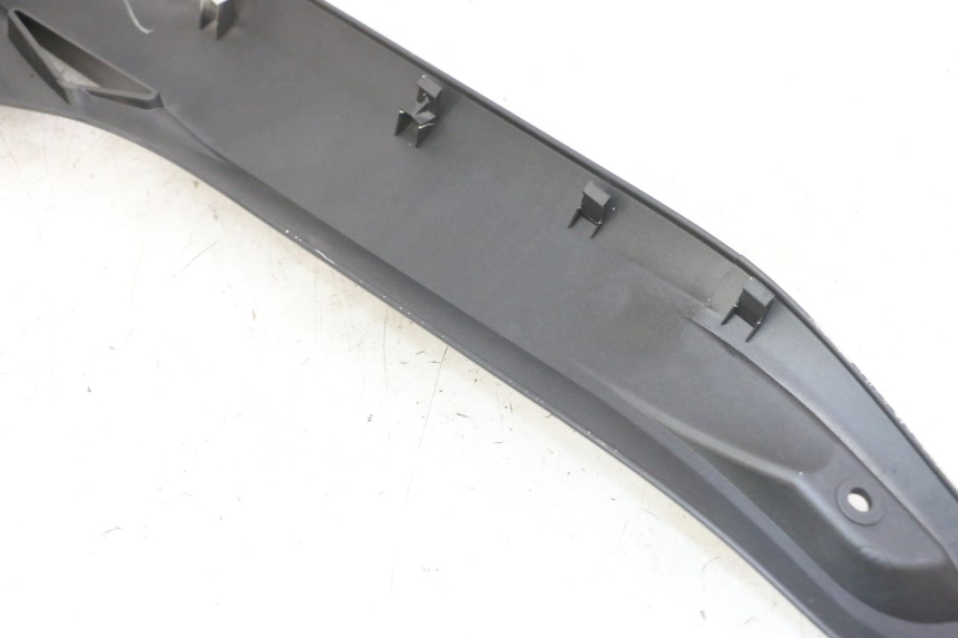 photo de TAPA DEBAJO DEL ASIENTO IZQUIERDO YAMAHA X-MAX XMAX 125 (2010 - 2013) - Zoom estado de uso