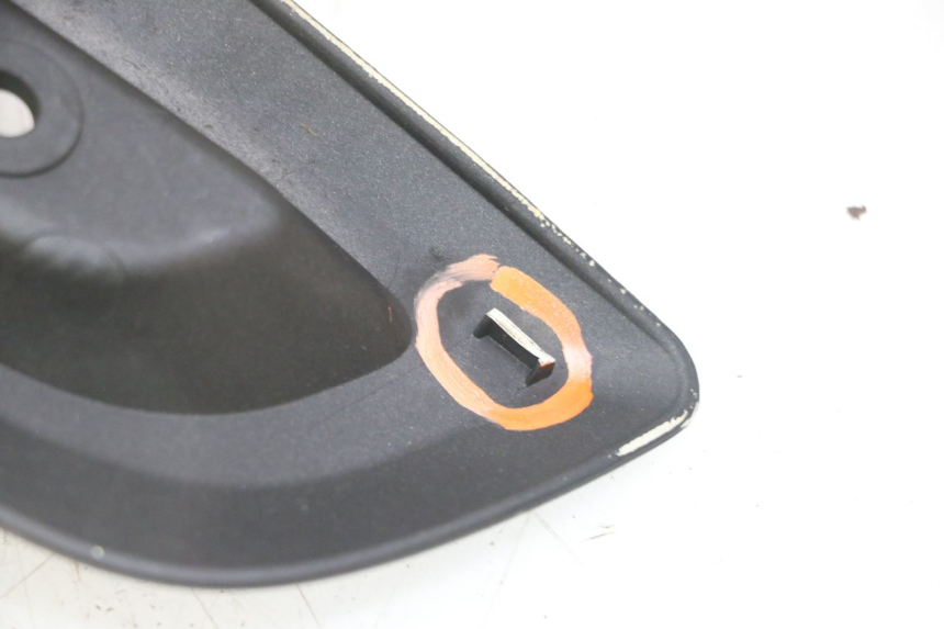 photo de TAPA DEBAJO DEL ASIENTO IZQUIERDO YAMAHA X-MAX XMAX 125 (2010 - 2013) - Otra perspectiva