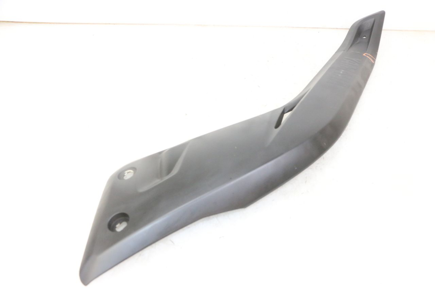 photo de TAPA DEBAJO DEL ASIENTO IZQUIERDO YAMAHA X-MAX XMAX 125 (2010 - 2013) - Detalles de los puntos de fijación