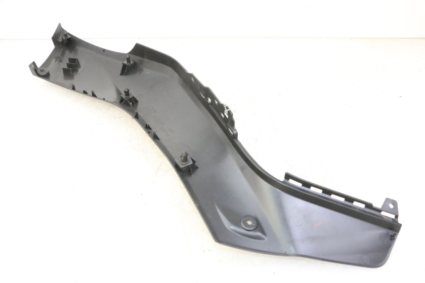 photo de TAPA BAJO ASIENTO IZQUIERDA YAMAHA XMAX X-MAX 125 (2021 - 2025) - Detalle de la pieza