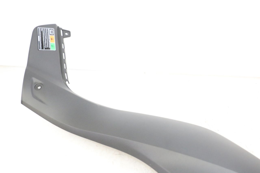 photo de TAPA BAJO ASIENTO IZQUIERDA YAMAHA XMAX X-MAX 125 (2021 - 2025) - Características distintivas