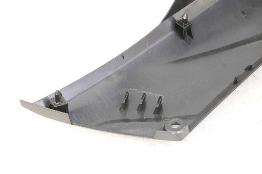 photo de TAPA BAJO ASIENTO IZQUIERDA YAMAHA XMAX X-MAX 125 (2021 - 2025) - Zoom estado de uso