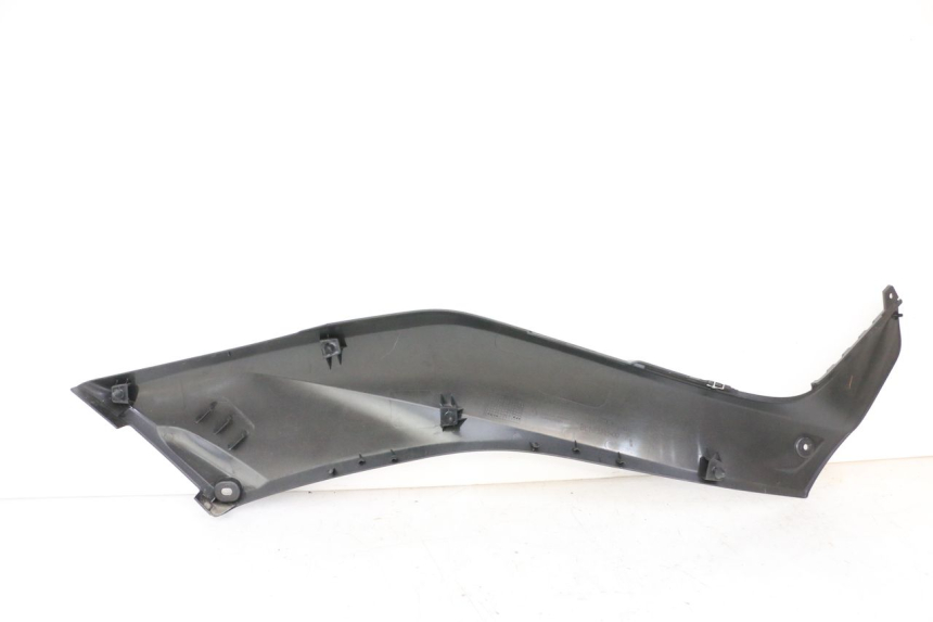 photo de TAPA BAJO ASIENTO IZQUIERDA YAMAHA XMAX X-MAX 125 (2021 - 2025) - Detalles de los puntos de fijación