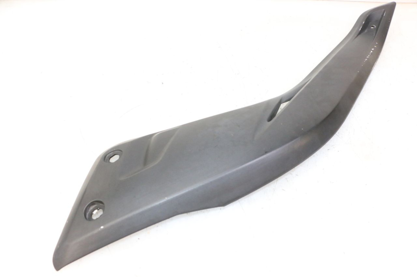 photo de TAPA DEBAJO DEL ASIENTO IZQUIERDO YAMAHA X-MAX XMAX 125 (2010 - 2013) - Detalle de la pieza